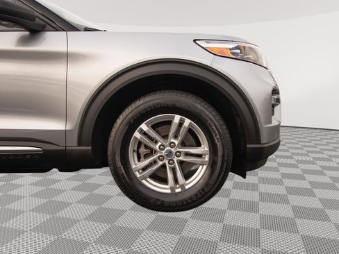 Used 2020 Ford Explorer XLT w/ Equipment Group 202A image 28
