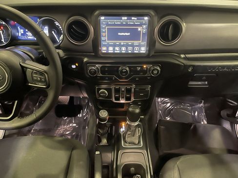 Used 2023 Jeep Wrangler Unlimited AWD/4WD image 18