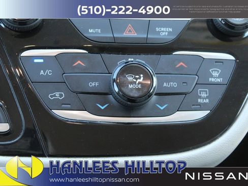 Used 2018 Chrysler Pacifica Touring-L FWD image 24