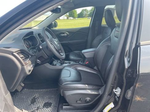 Used 2022 Jeep Cherokee Trailhawk w/ Comfort/Convenience Group AWD/4WD image 11