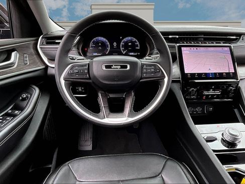 Used 2023 Jeep Grand Cherokee Limited image 5