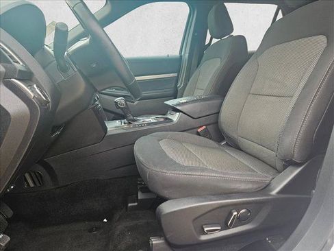 Used 2018 Ford Explorer XLT FWD image 15