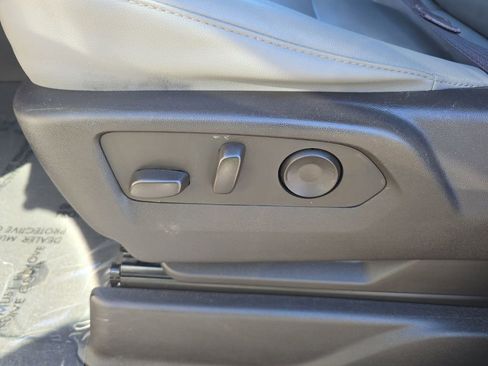 Used 2023 Chevrolet Suburban LT image 30