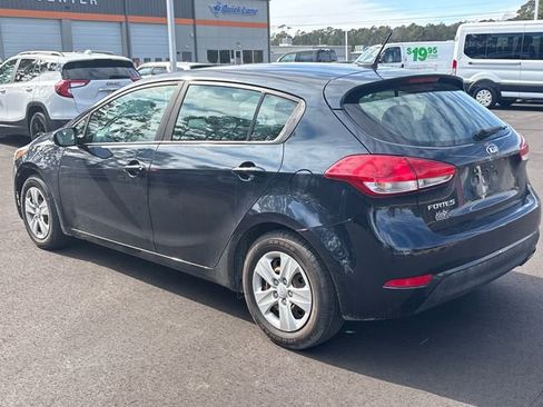 Used 2017 Kia Forte LX image 3