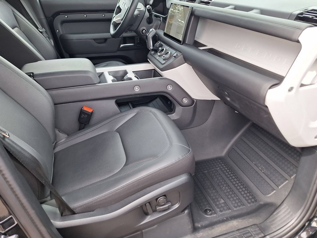 Used 2025 Land Rover Defender 110 S AWD/4WD image 30