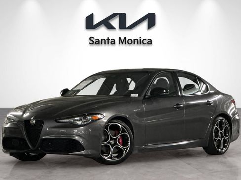 Used 2023 Alfa Romeo Giulia Veloce RWD image 2