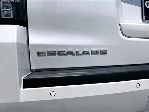 Used 2020 Cadillac Escalade Platinum AWD/4WD image 31