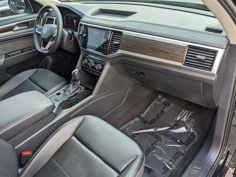 Certified 2023 Volkswagen Atlas SE w/ Panoramic Sunroof Package image 14
