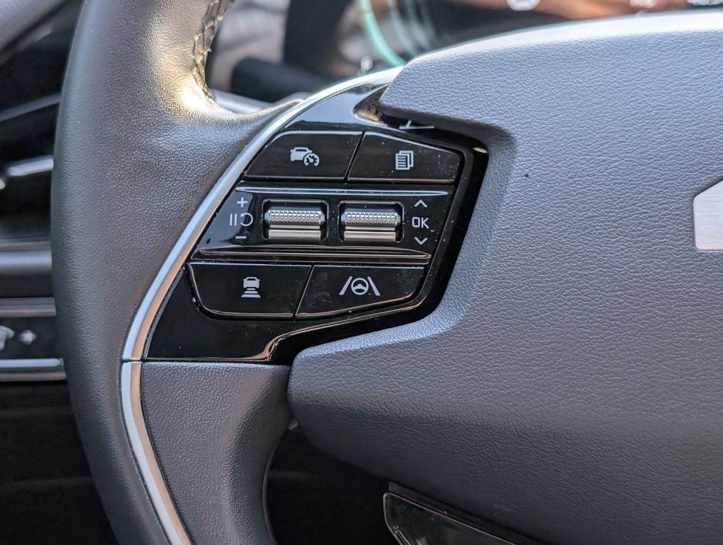 Used 2025 Kia Niro EX FWD image 26