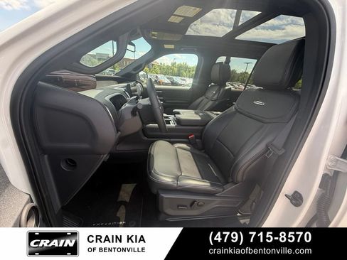 Used 2026 Ford Expedition Platinum w/ Stealth Performance Package AWD/4WD image 21