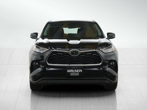 Used 2024 Toyota Highlander Limited AWD/4WD image 8