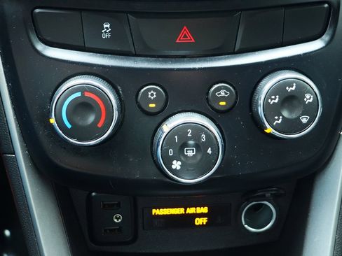 Used 2020 Chevrolet Trax LT w/ LT Convenience Package image 45