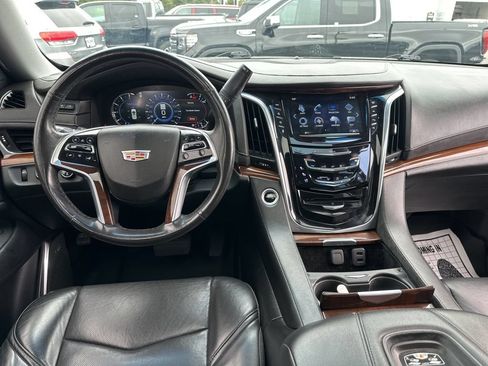 Used 2018 Cadillac Escalade ESV Luxury AWD/4WD image 23