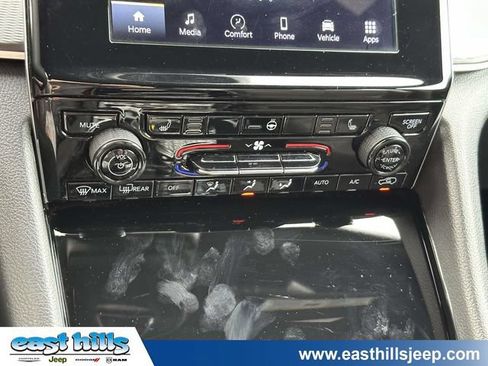 Used 2023 Jeep Grand Cherokee Altitude AWD/4WD image 31