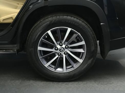 Used 2018 Toyota Highlander XLE AWD/4WD image 25