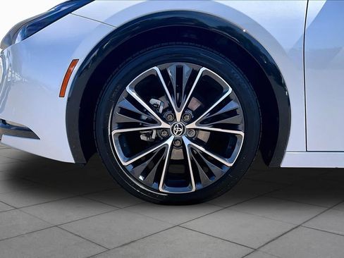 Certified 2025 Toyota Prius XLE FWD image 10