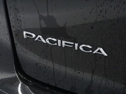 Certified 2018 Chrysler Pacifica Touring Plus image 16