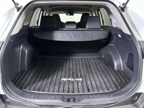 Used 2022 Toyota RAV4 LE AWD/4WD image 26