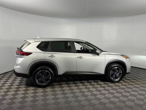Used 2025 Nissan Rogue SV FWD image 3
