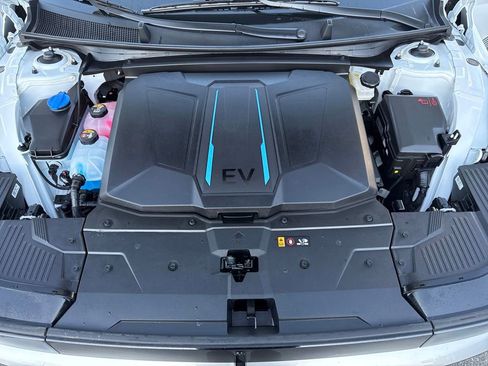 Used 2024 Hyundai Ioniq 5 Limited image 24