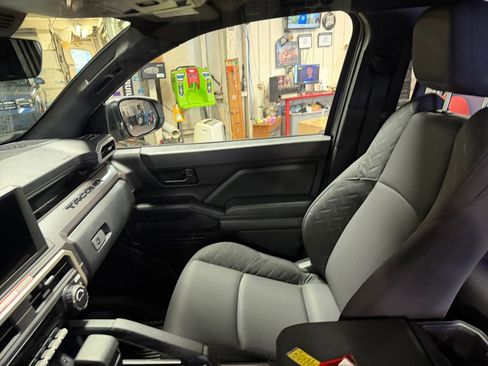 Used 2025 Toyota Tacoma SR5 image 32