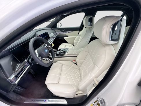 New 2026 BMW i7 xDrive60 AWD/4WD image 18