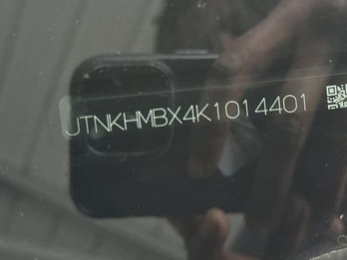 Used 2019 Toyota C-HR XLE image 3