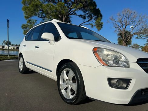 Used 2007 Kia Rondo EX w/ Premium Pkg image 4