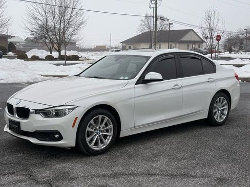 Used 2018 BMW 320i xDrive Sedan w/ Premium Package image 4