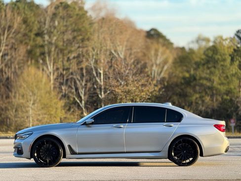 Used 2019 BMW 750i xDrive w/ Executive Package image 8