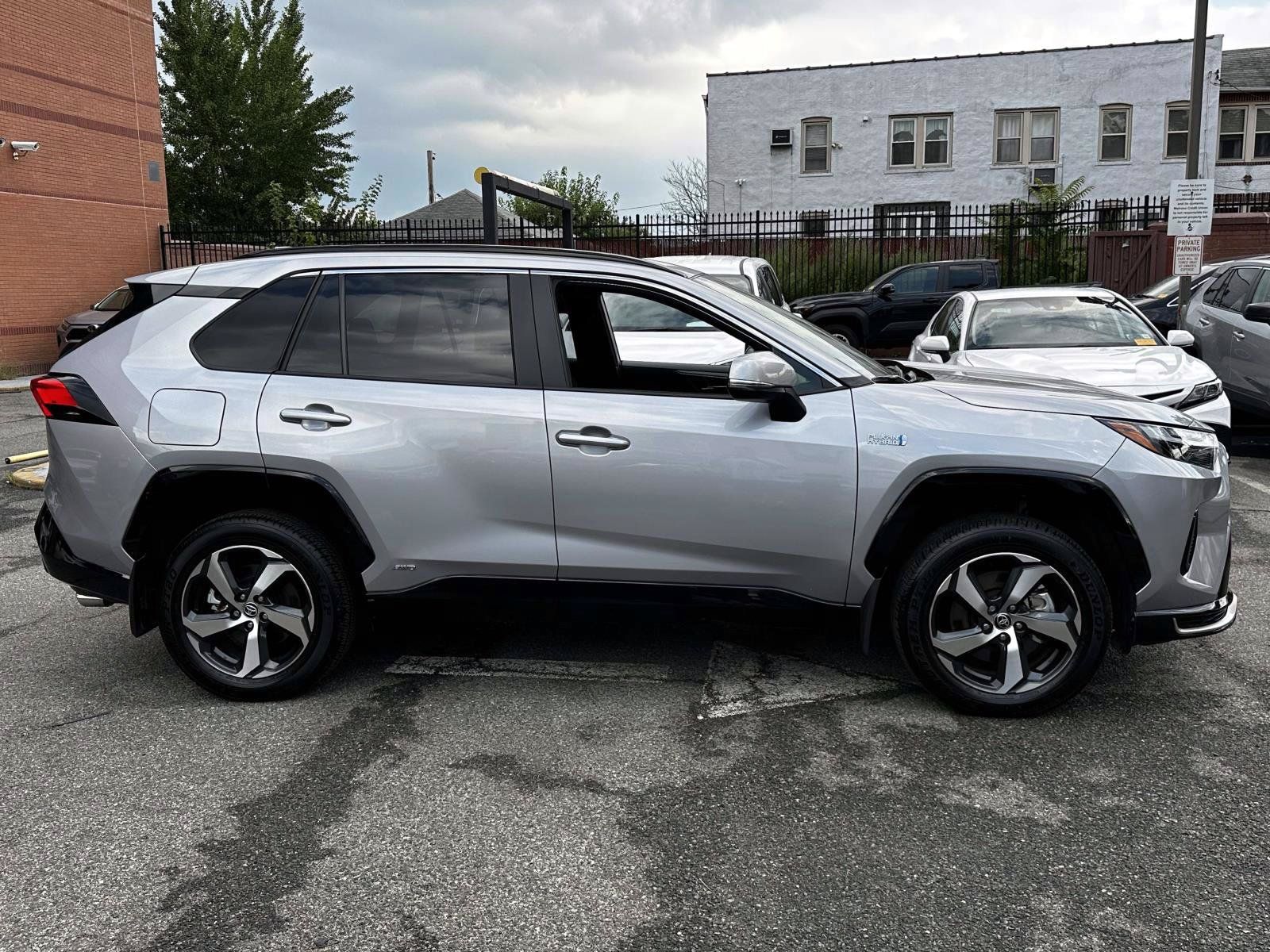 Used 2024 Toyota RAV4 SE w/ Weather & Moonroof Package AWD/4WD image 5