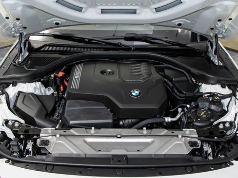 Used 2025 BMW 230i xDrive Coupe w/ Premium Package image 5