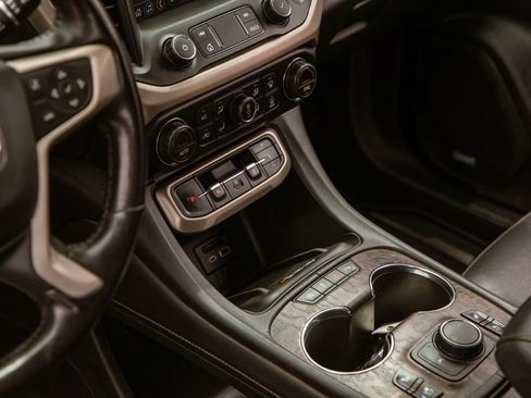 Used 2020 GMC Acadia Denali AWD/4WD image 13