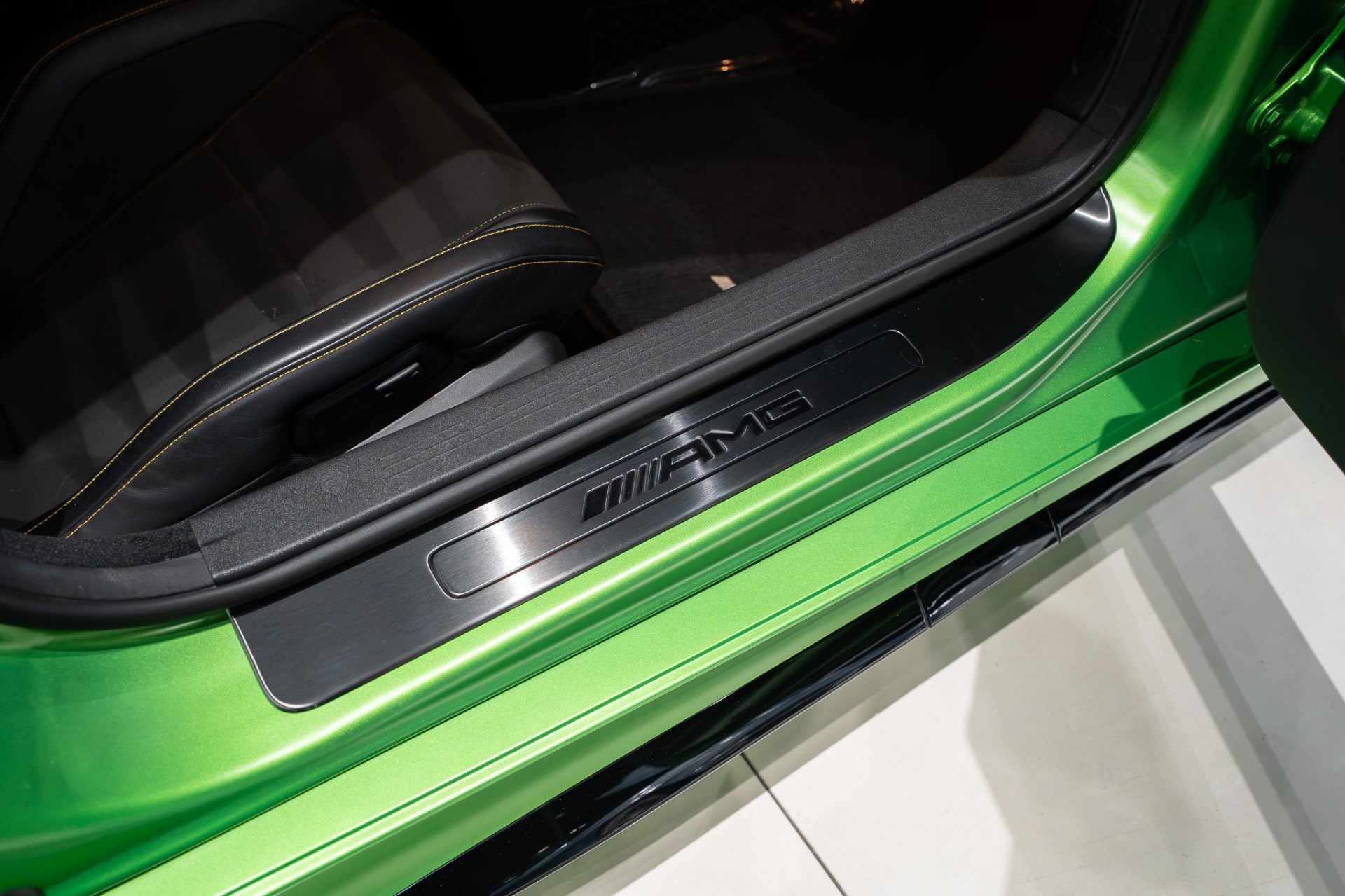 Used 2018 Mercedes-Benz AMG GT R w/ Exclusive Interior Package image 18