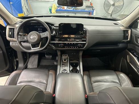 Used 2022 Nissan Pathfinder Platinum w/ Cargo Package AWD/4WD image 12
