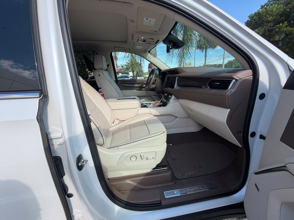 Used 2024 GMC Yukon XL Denali w/ Advanced Technology Package AWD/4WD image 11