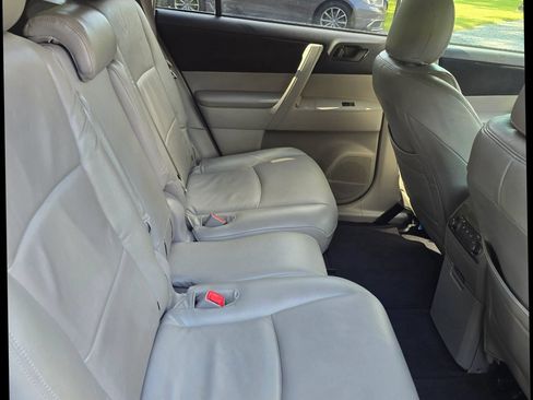 Used 2013 Toyota Highlander FWD image 8