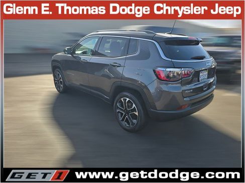 Certified 2022 Jeep Compass Limited w/ Mopar Graphics Package image 9