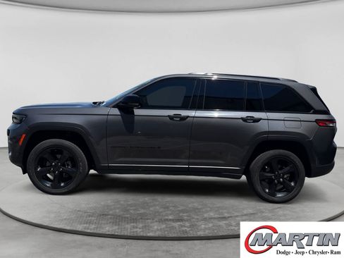 Used 2024 Jeep Grand Cherokee Altitude AWD/4WD image 8