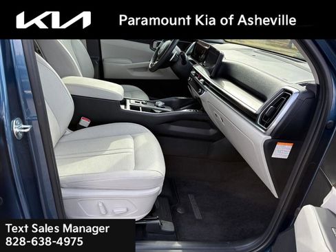 Used 2025 Kia Sorento EX image 19