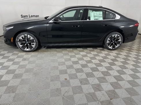New 2025 BMW 530i xDrive w/ Premium Package image 16