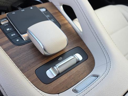 Used 2024 Mercedes-Benz GLS 450 4MATIC image 32