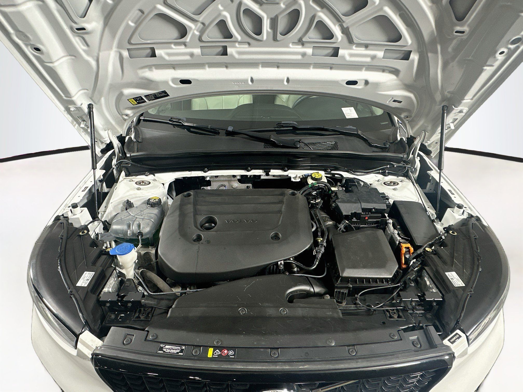 Used 2023 Volvo XC40 B4 Ultimate FWD image 33