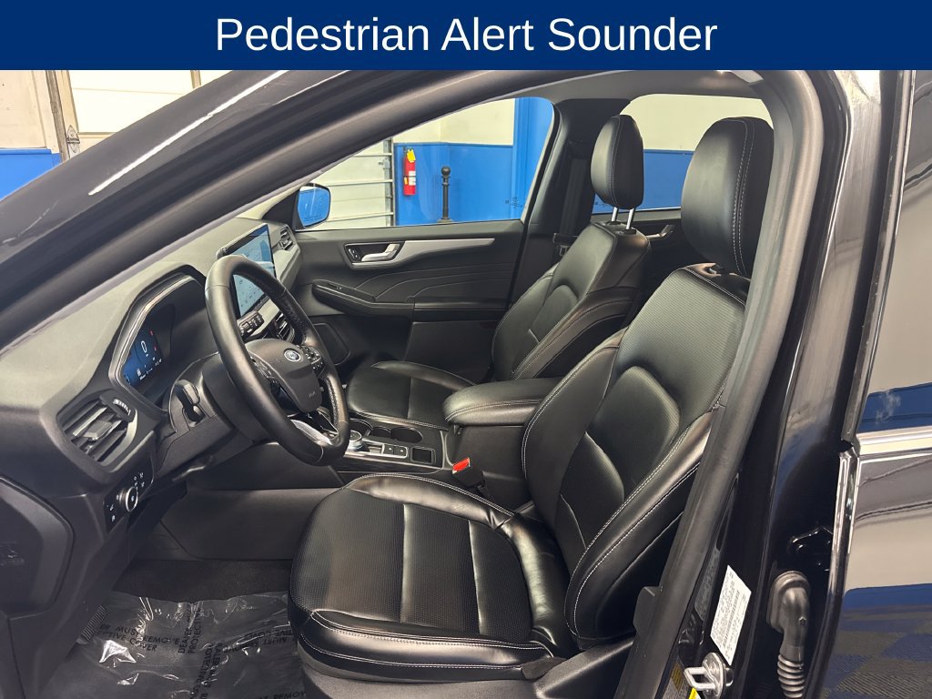 Certified 2025 Ford Escape Platinum AWD/4WD image 10