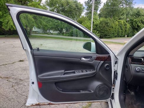 Used 2013 Chevrolet Impala LT FWD image 10