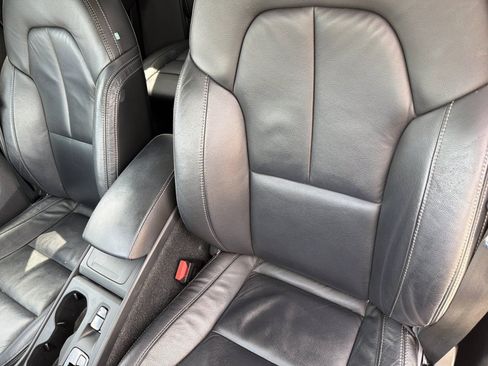 Used 2023 Volvo XC40 B4 Core w/ Convenience Package FWD image 22
