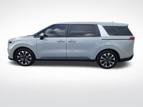 Used 2022 Kia Carnival EX FWD image 2