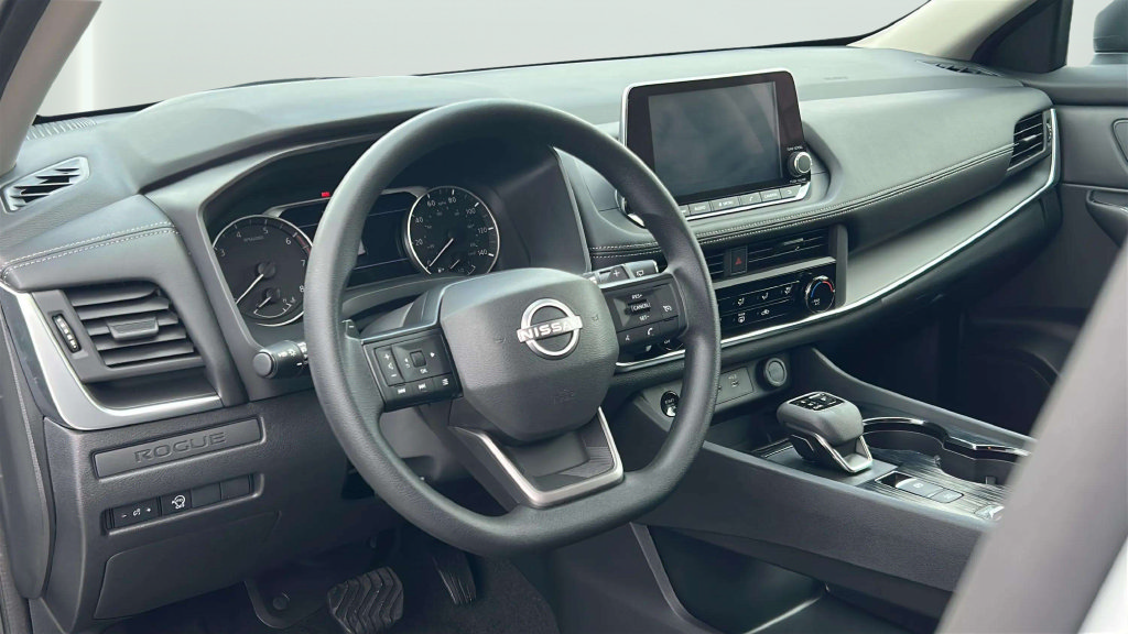 Used 2025 Nissan Rogue S FWD image 10