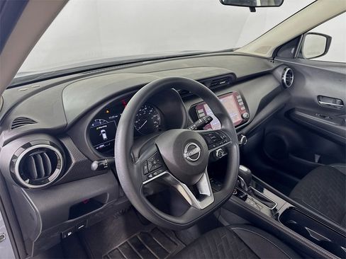 Used 2023 Nissan Kicks SV image 9