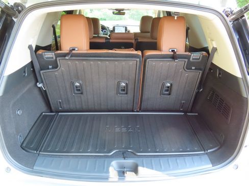 Used 2024 Nissan Pathfinder Platinum w/ Cargo Package AWD/4WD image 21